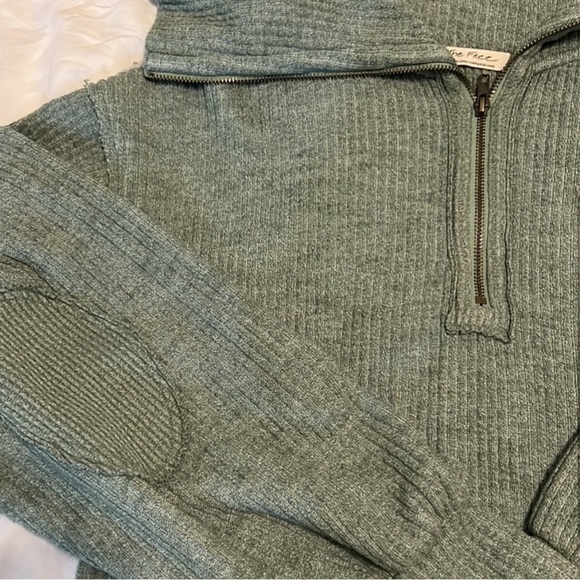 Free People Cropped Sweater/Sweatshirt - Picture 2 of 5